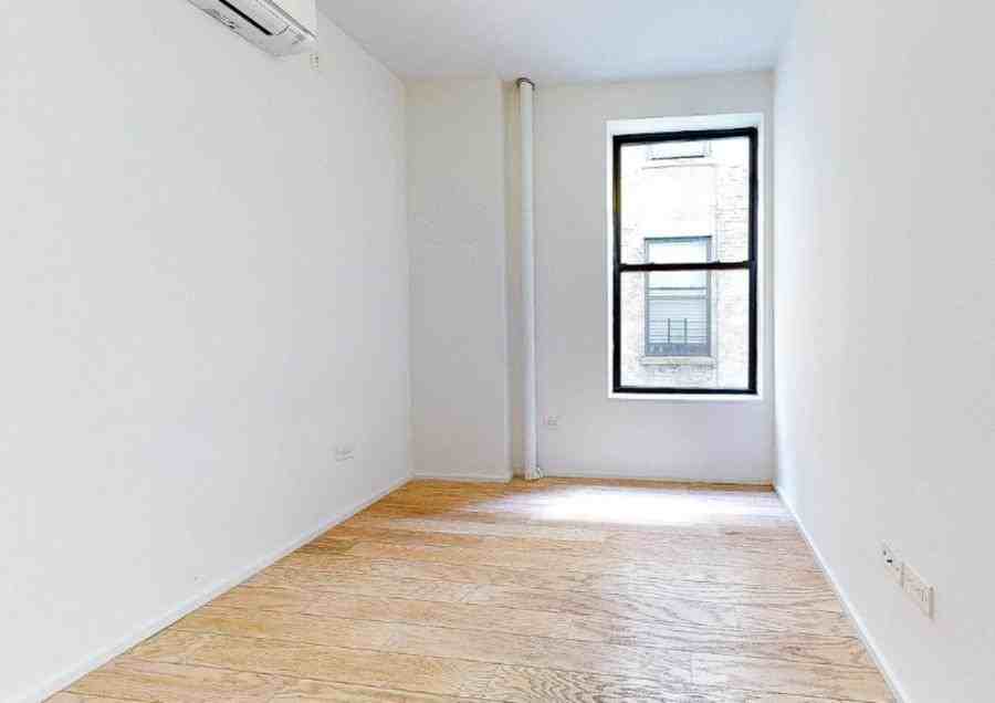 471 Central Park W - Photo 4 of 6