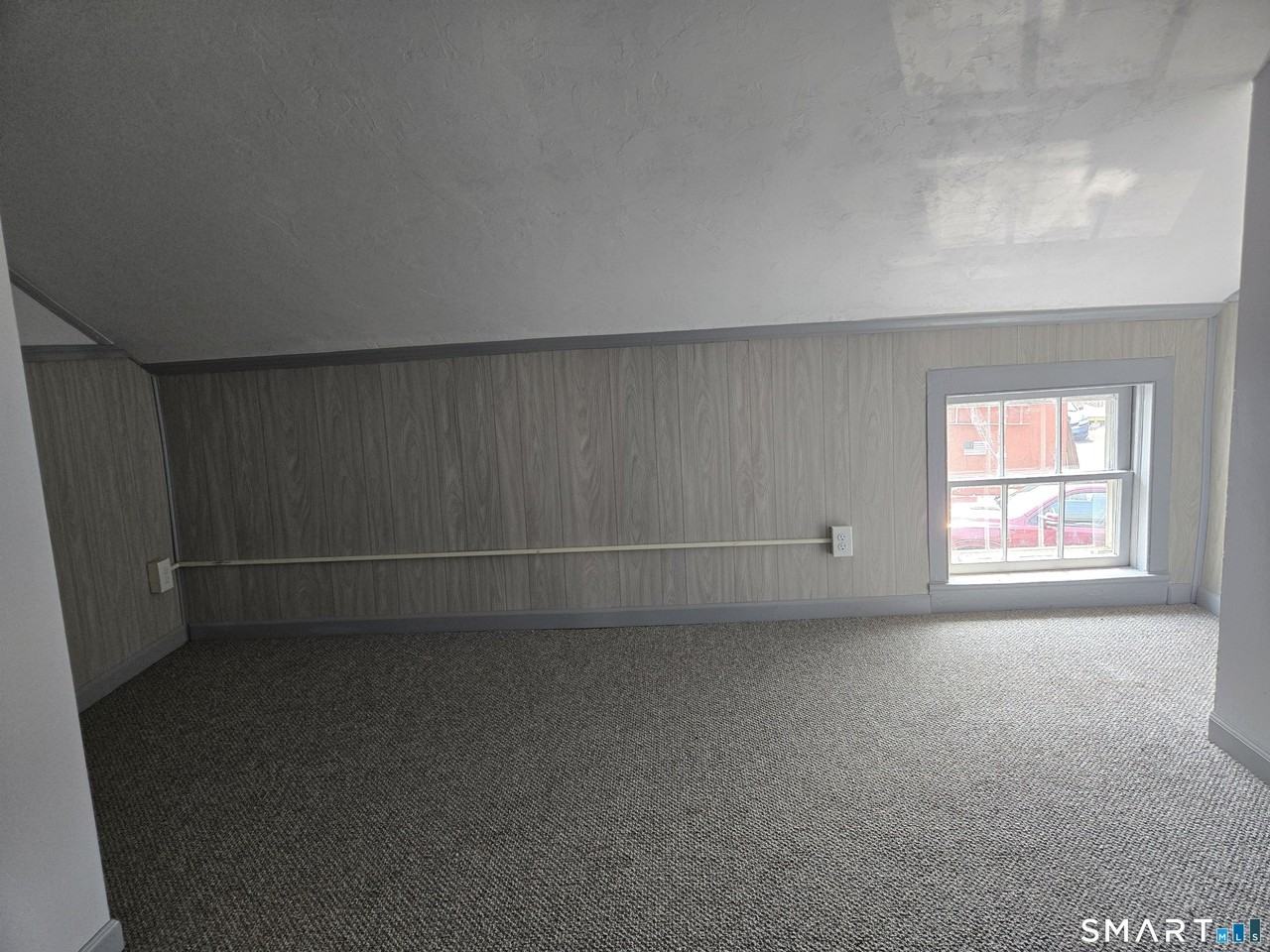 11 Tiffany St - Photo 3 of 11