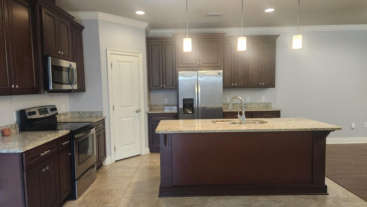 2133 Janet St - Photo 4 of 14