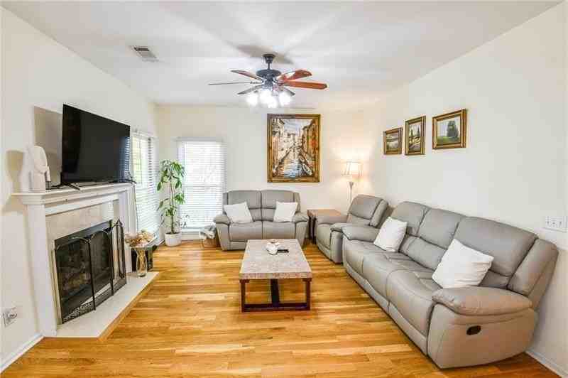 1865 Oak Tree Holw - Photo 3 of 35