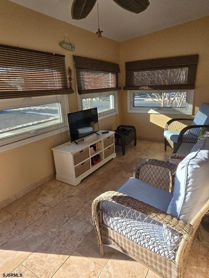 231 N Wyoming Ave - Photo 3 of 20