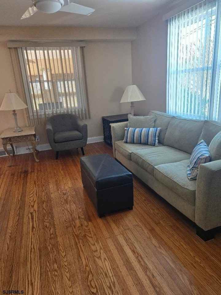 231 N Wyoming Ave - Photo 5 of 20