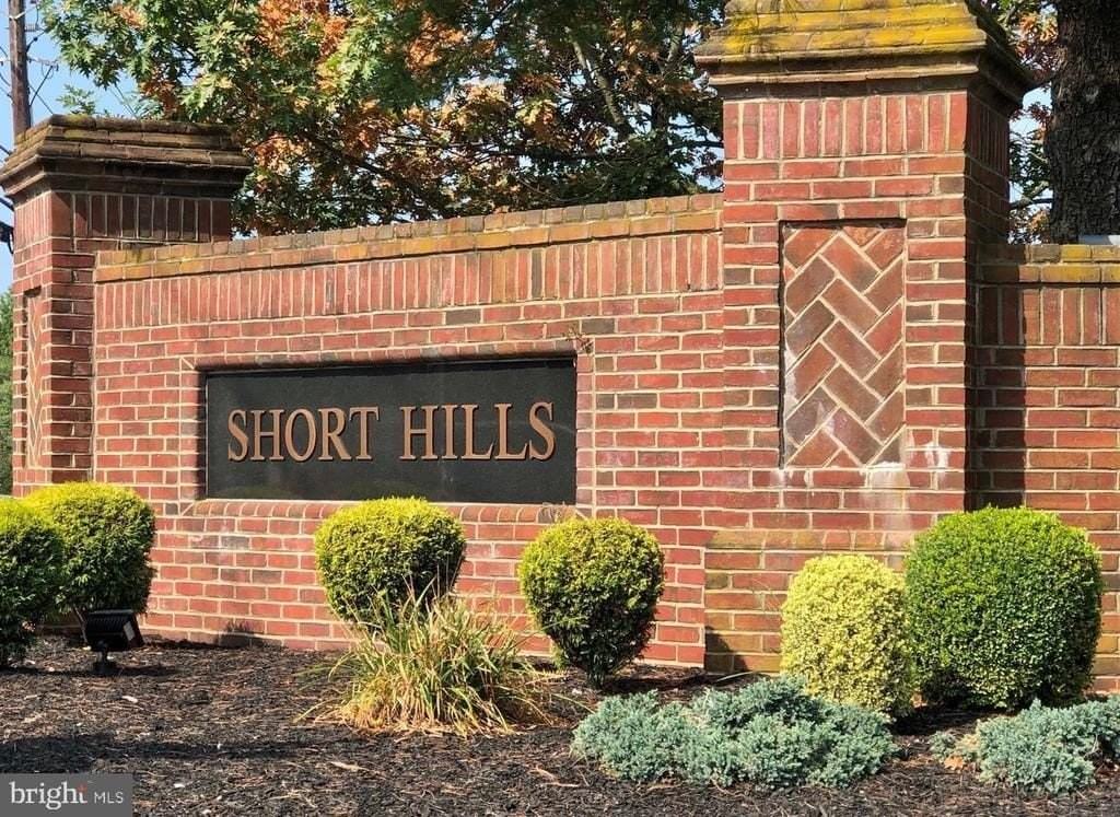 5 Bridle Ct - Photo 2 of 44