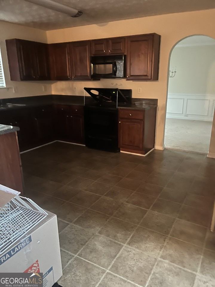 9423 Flowering Trl - Photo 2 of 8