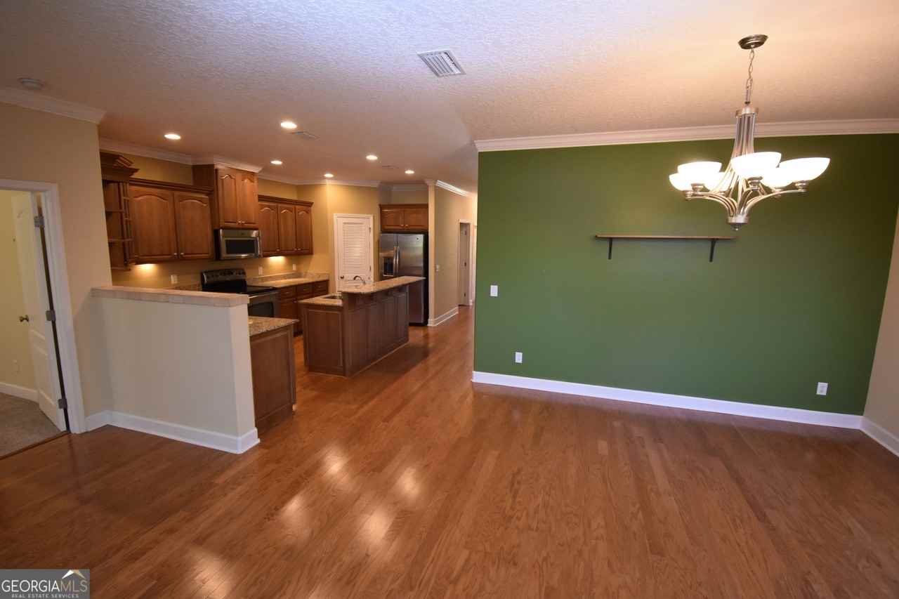 102 Miller Dr - Photo 4 of 18