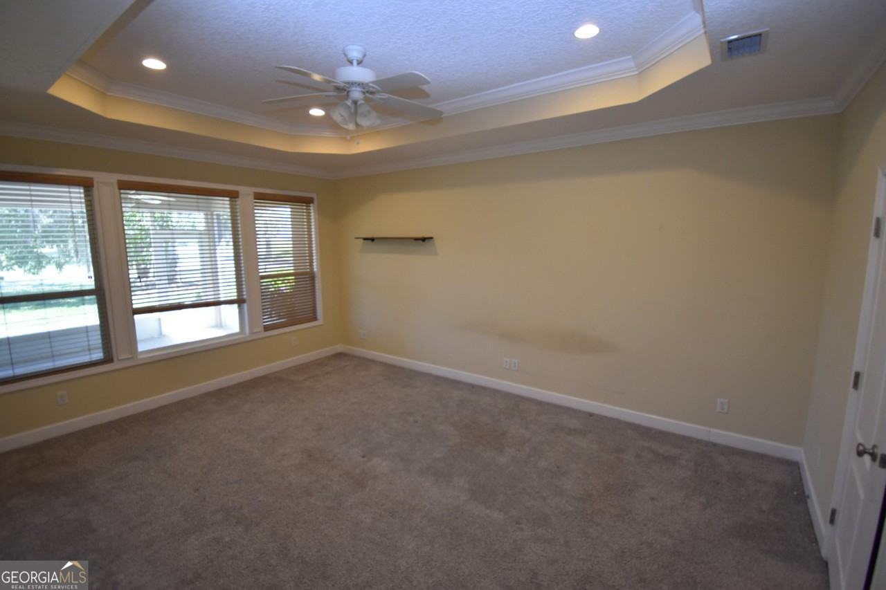 102 Miller Dr - Photo 6 of 18