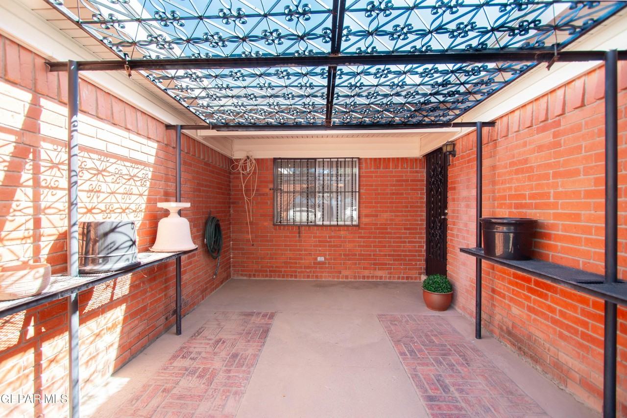 200 S Maryland St - Photo 3 of 25