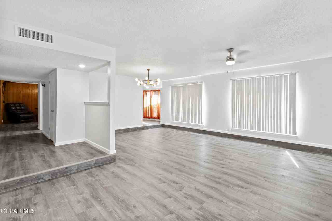 200 S Maryland St - Photo 4 of 25