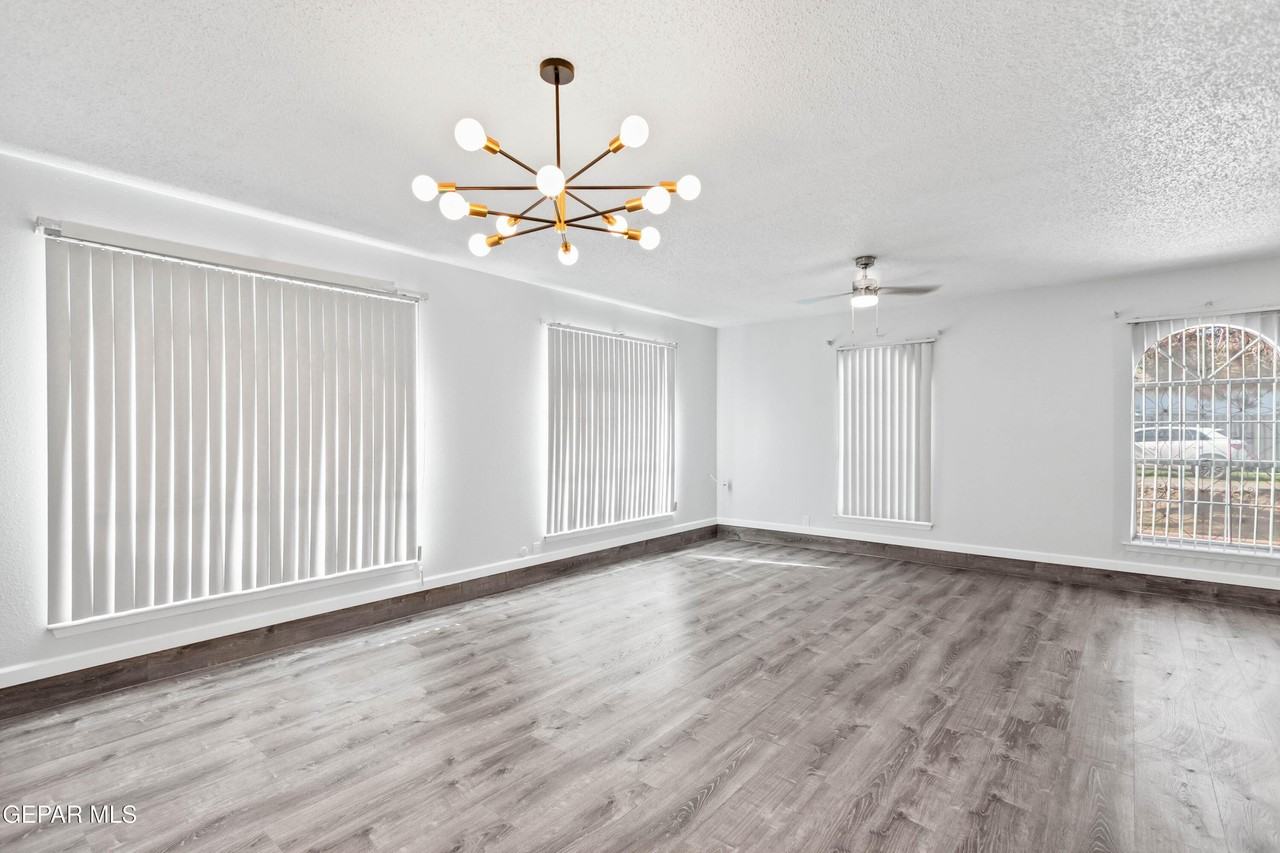 200 S Maryland St - Photo 5 of 25