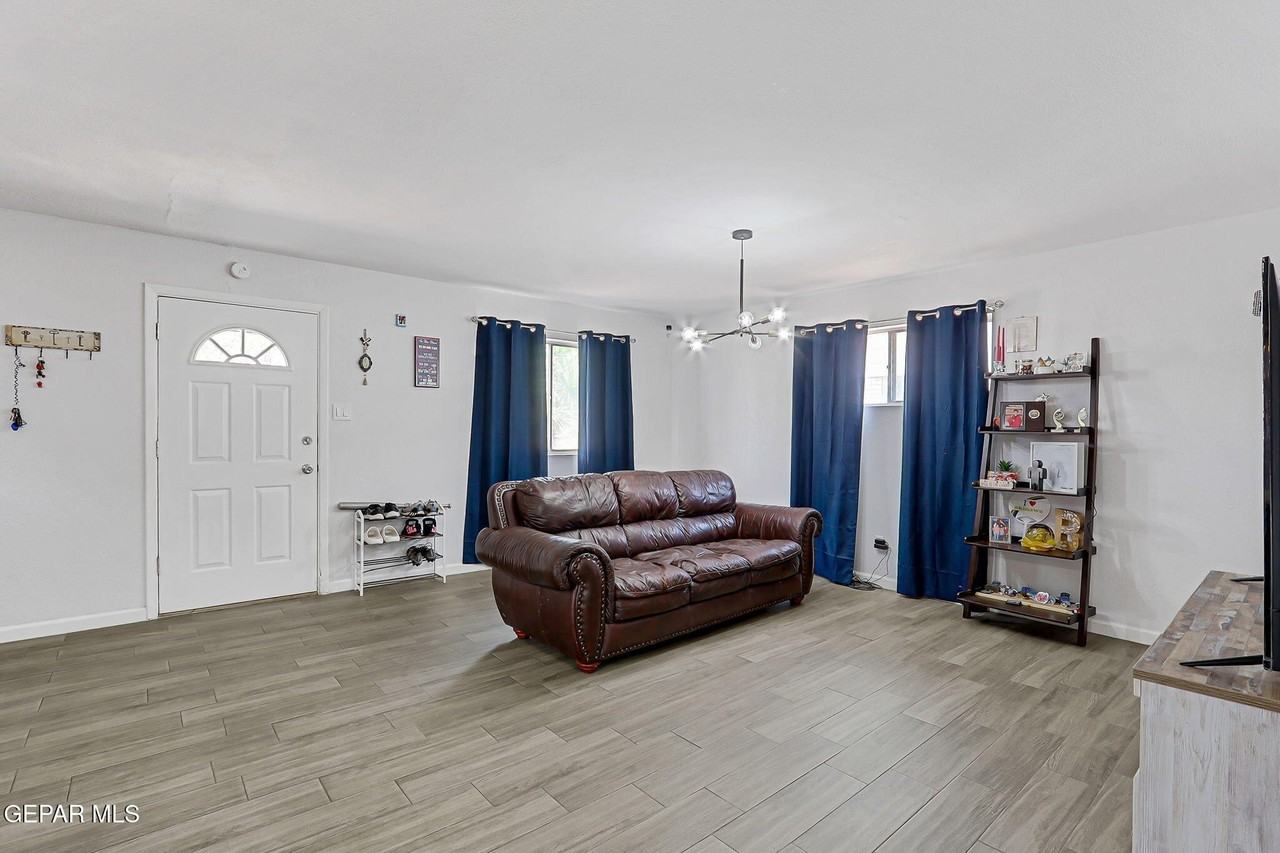 9128 Diana Dr - Photo 3 of 39