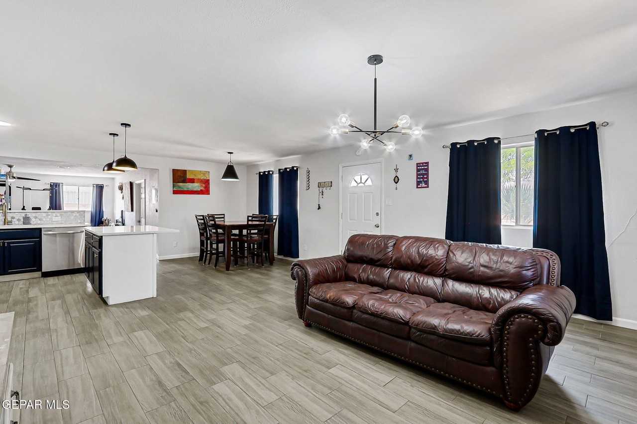 9128 Diana Dr - Photo 4 of 39