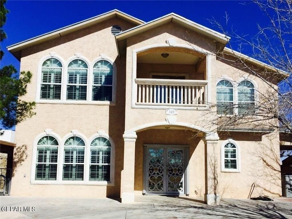 7409 Edgemere Blvd - Photo 2 of 50