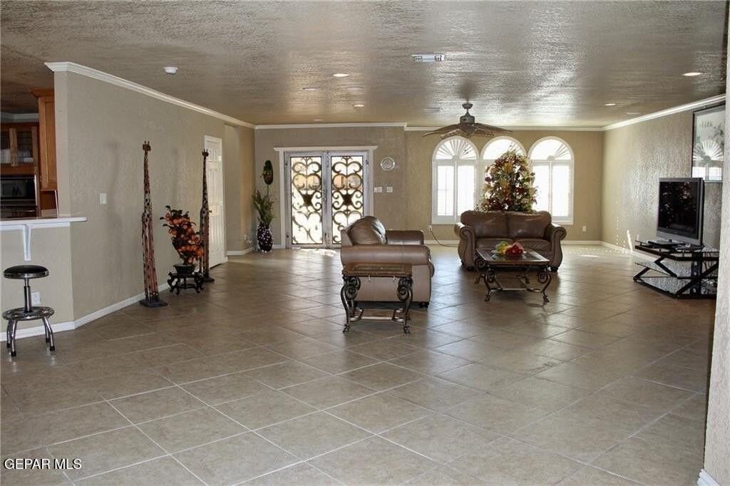 7409 Edgemere Blvd - Photo 4 of 50