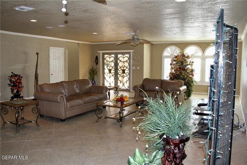 7409 Edgemere Blvd - Photo 5 of 50