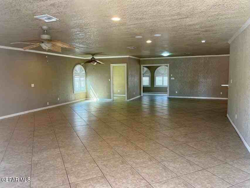 7409 Edgemere Blvd - Photo 6 of 50