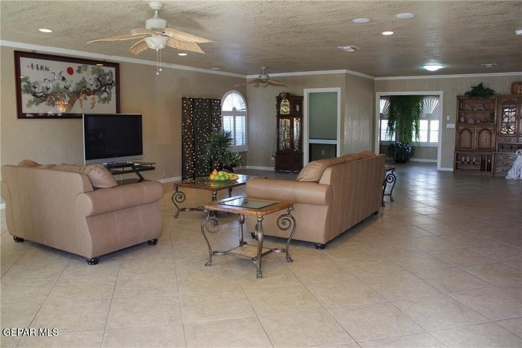 7409 Edgemere Blvd - Photo 7 of 50