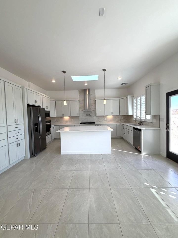 13912 Garforth Ave - Photo 4 of 26