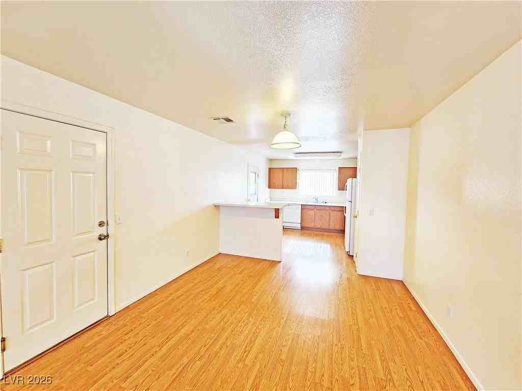 1850 Pershing Ave #B - Photo 4 of 17