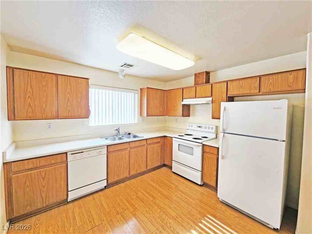 1850 Pershing Ave #B - Photo 6 of 17