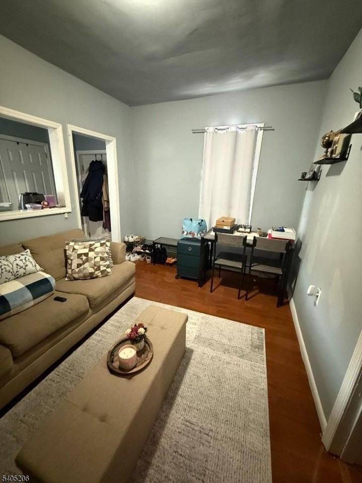 281 Oswald Pl - Photo 2 of 10