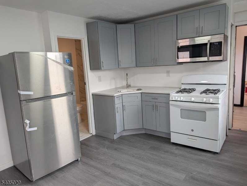 111 6th St - Photo 4 of 15