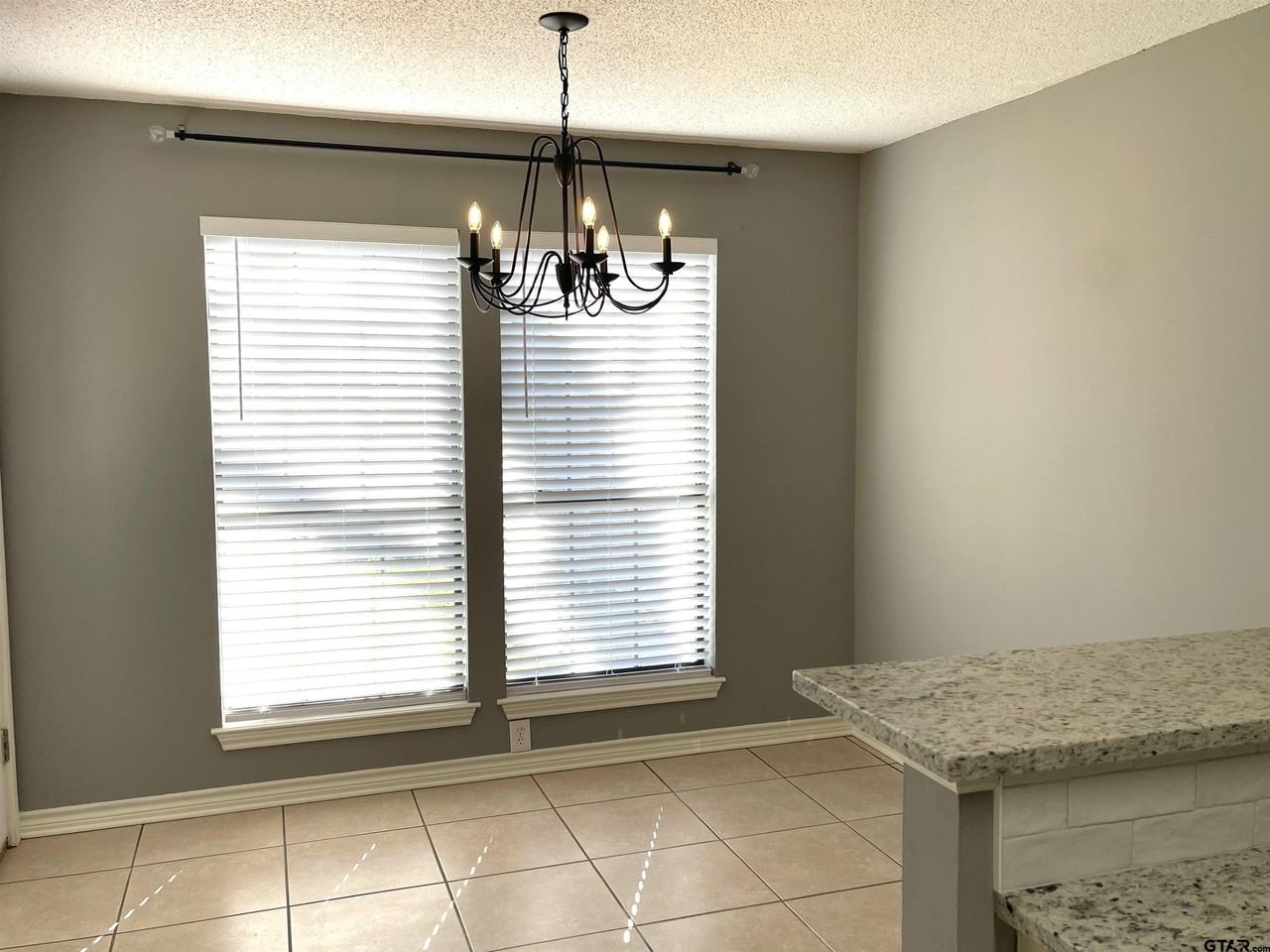 943 Creekside Dr - Photo 5 of 16