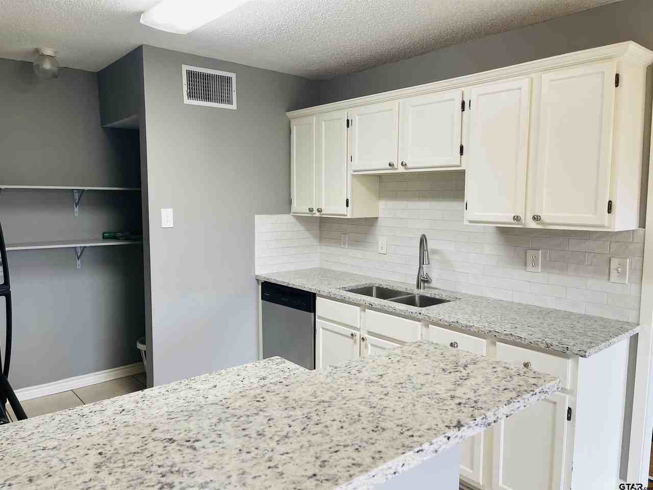 943 Creekside Dr - Photo 7 of 16