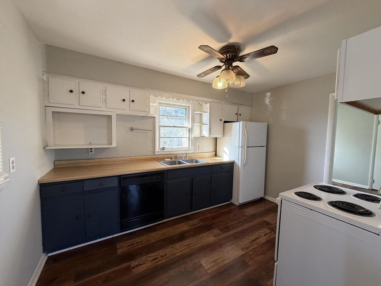 405 Bond St - Photo 3 of 6