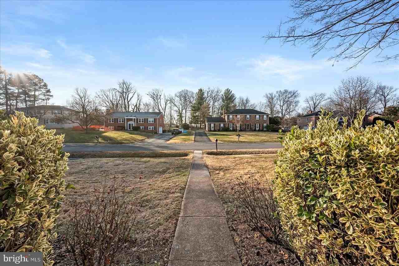 641 W Country Club Dr - Photo 4 of 50