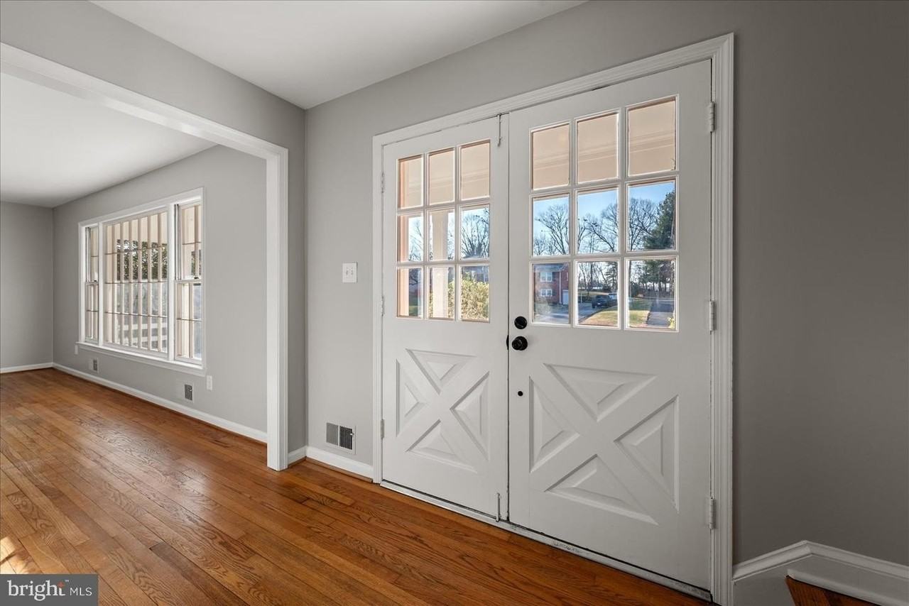 641 W Country Club Dr - Photo 5 of 50