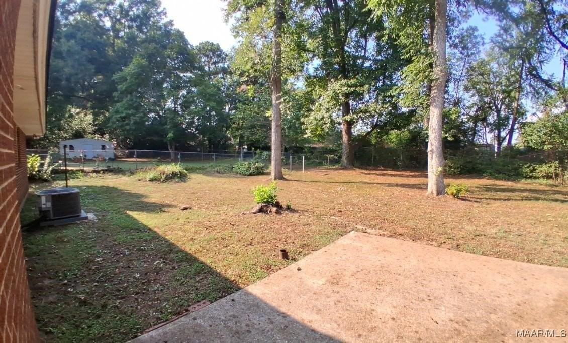 3733 Royal Crest Dr - Photo 4 of 27