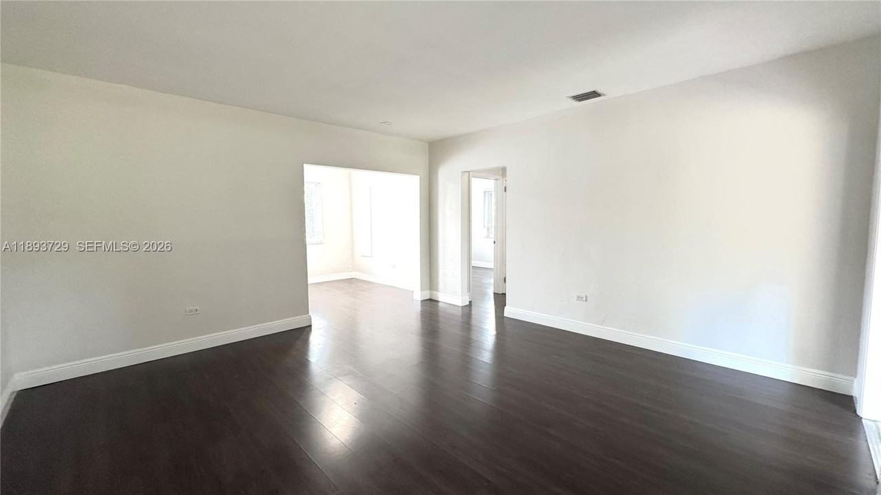 11105 Ne 9th Ave #0 - Photo 3 of 15