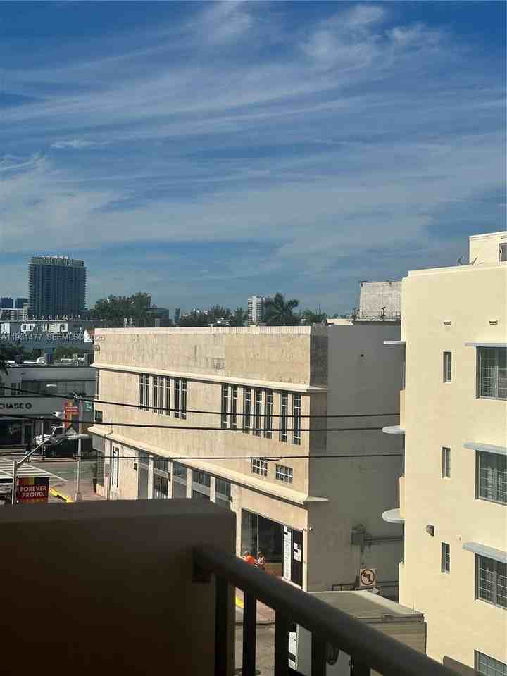 1150 Collins Ave #404 - Photo 3 of 17