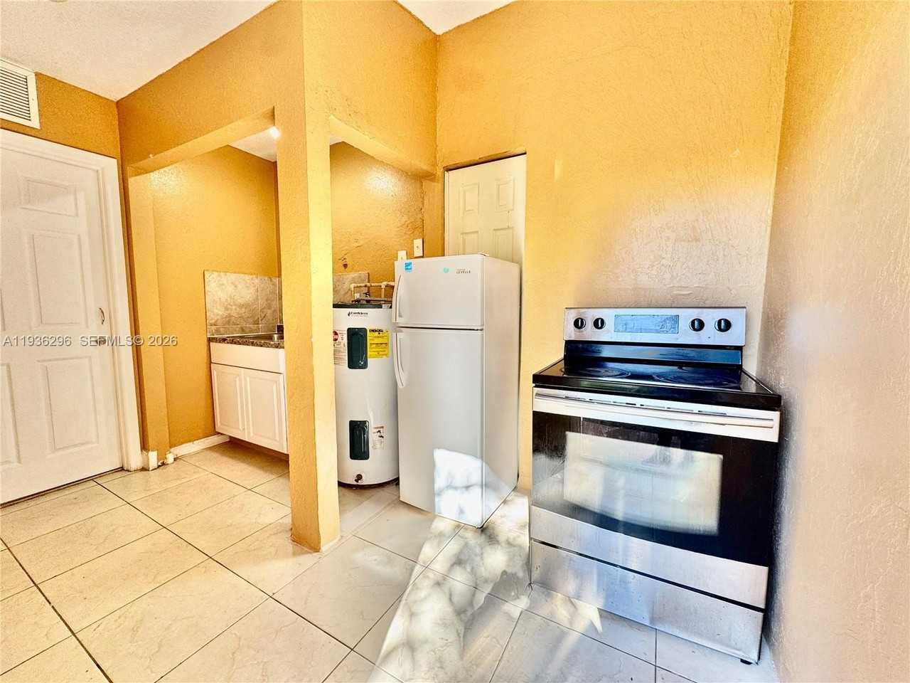 6032 Sw 38th St #1 - Photo 6 of 14