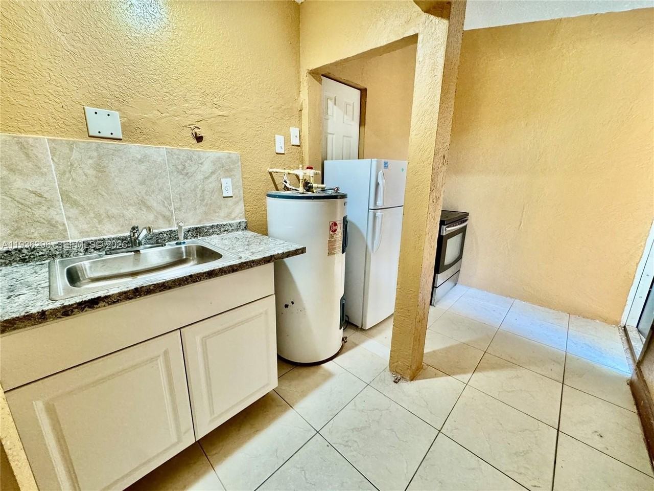 6032 Sw 38th St #1 - Photo 7 of 14