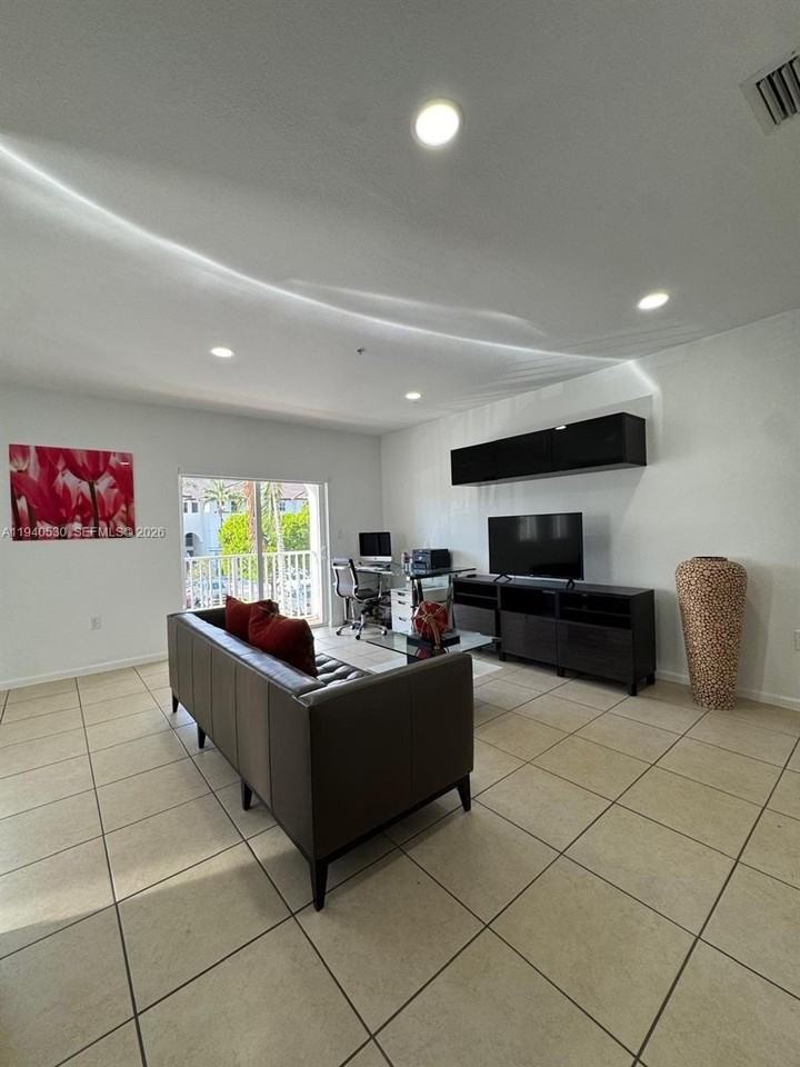 8800 Nw 97th Ave #211 - Photo 4 of 28