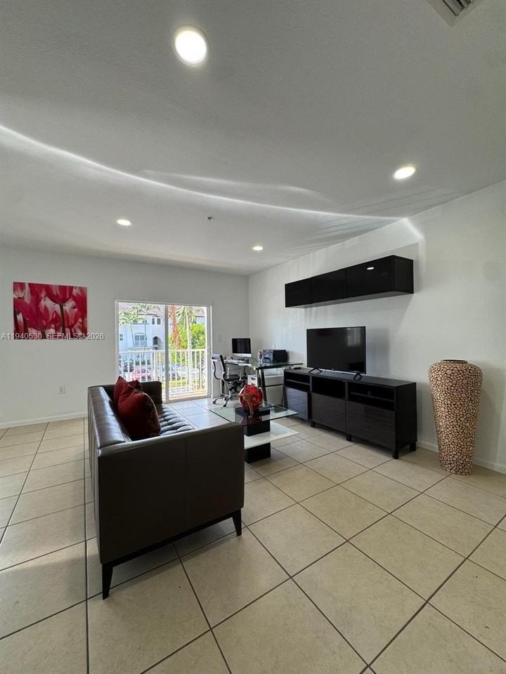 8800 Nw 97th Ave #211 - Photo 5 of 28