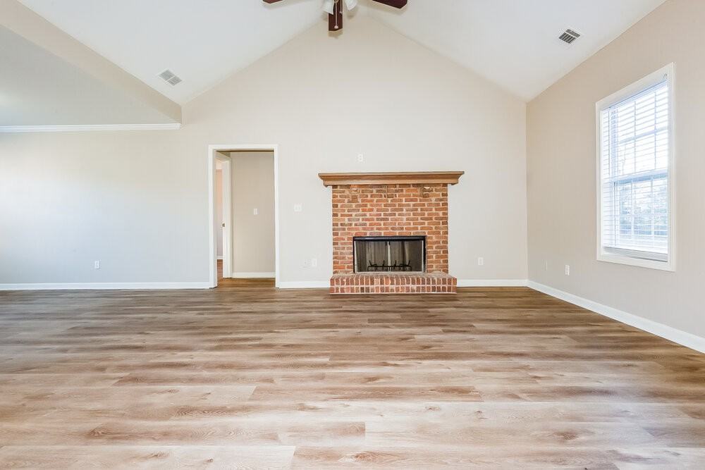 1009 Crystal Brook Way - Photo 4 of 16