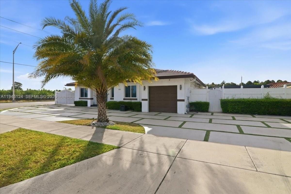 18366 Sw 139th Ct - Photo 2 of 47