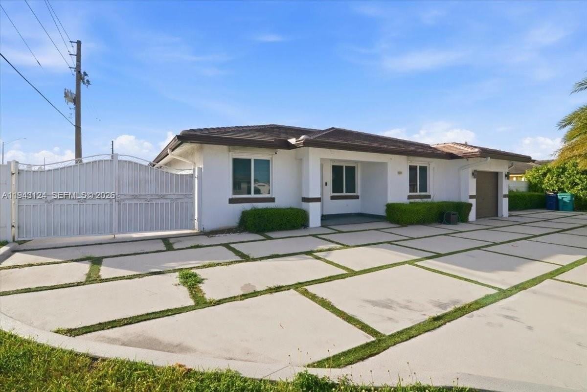 18366 Sw 139th Ct - Photo 4 of 47