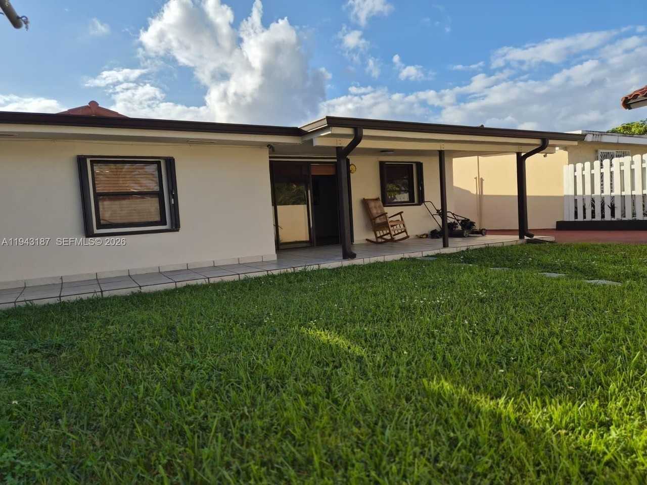 1453 Sw 137th Pl - Photo 2 of 22