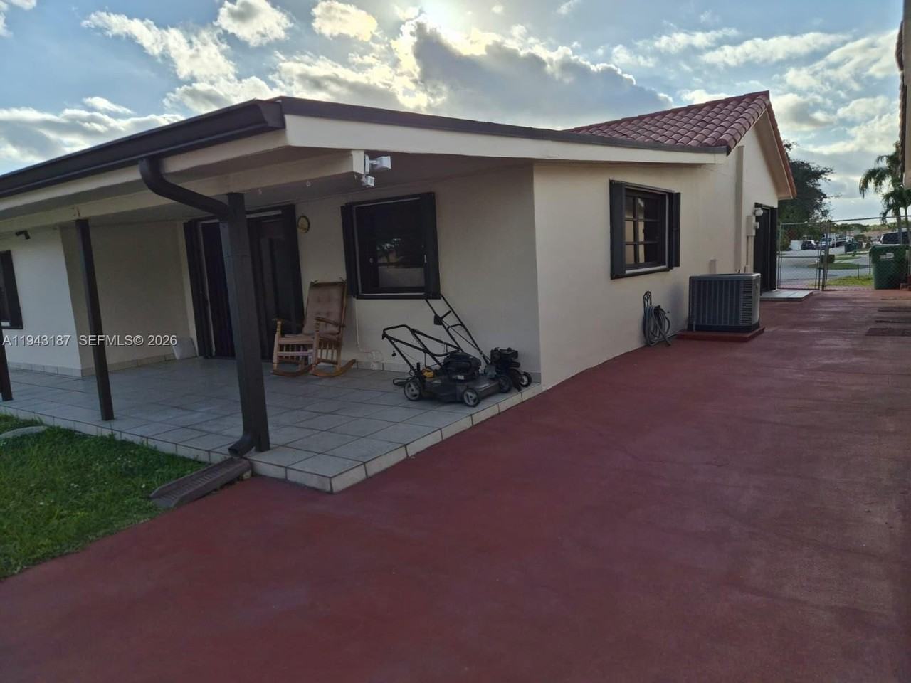 1453 Sw 137th Pl - Photo 5 of 22