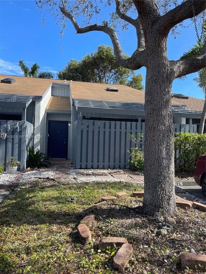 1625 N 15th Ter #1625 - Photo 2 of 41