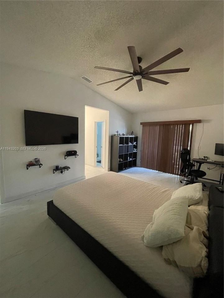 1625 N 15th Ter #1625 - Photo 6 of 41