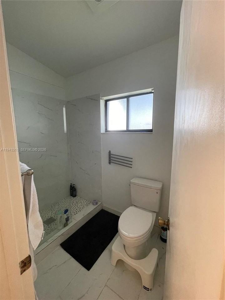 1625 N 15th Ter #1625 - Photo 7 of 41