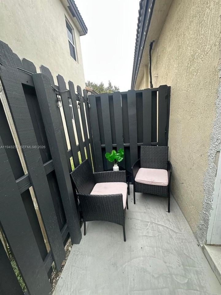 11879 Sw 253rd Ter #0 - Photo 4 of 15