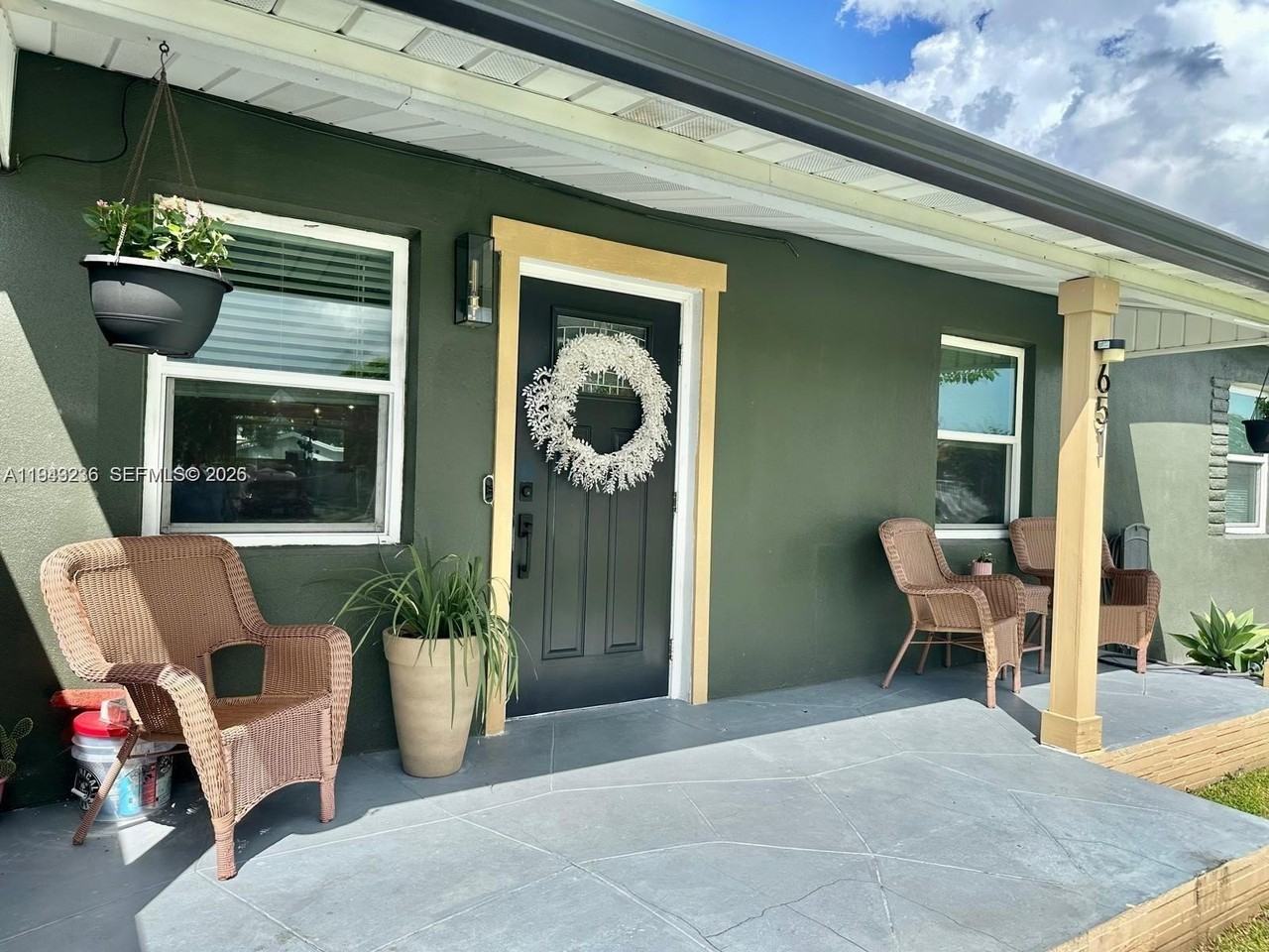 651 E 38th St - Photo 4 of 23