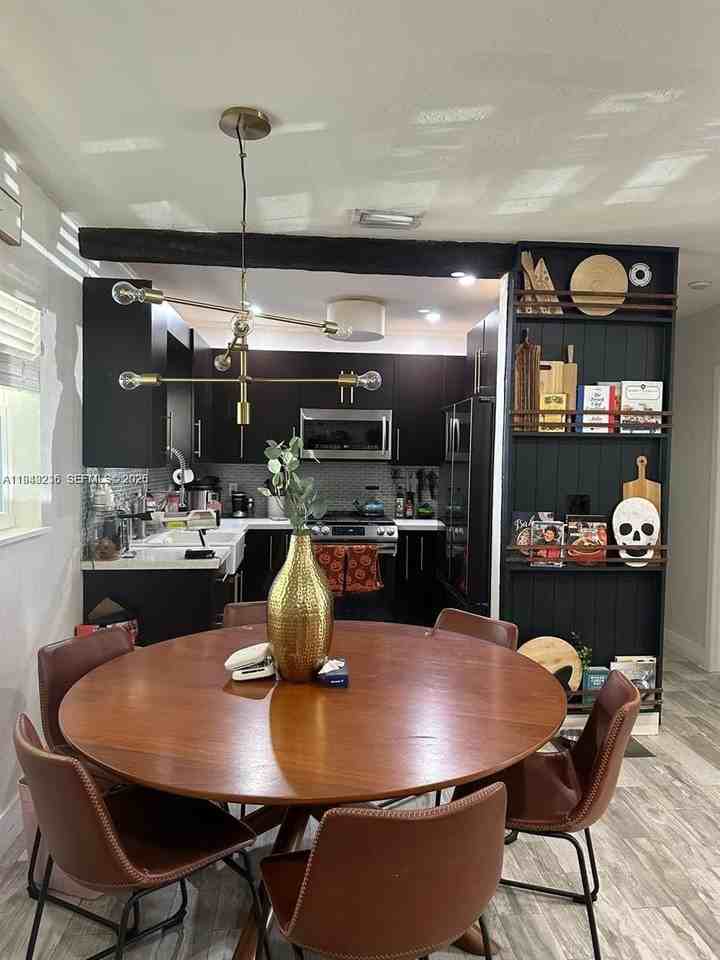 651 E 38th St - Photo 7 of 23