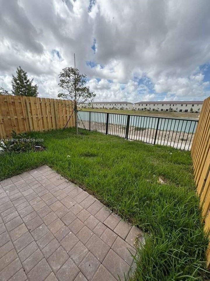 2708 Se 26th Ave - Photo 3 of 23