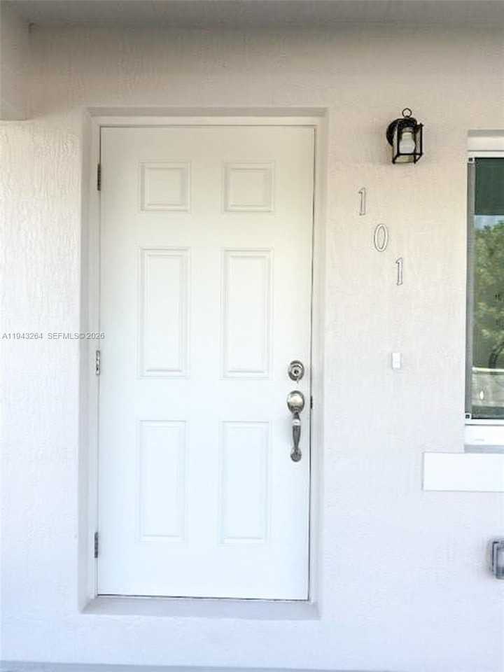 715 N 59th Ave #101 - Photo 7 of 15